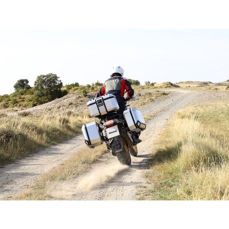 Complete set of aluminum cases SHAD TERRA, 48L topcase + 47L / 47L side cases, including mounting kit and plate SHAD SUZUKI DL 650 V-Strom