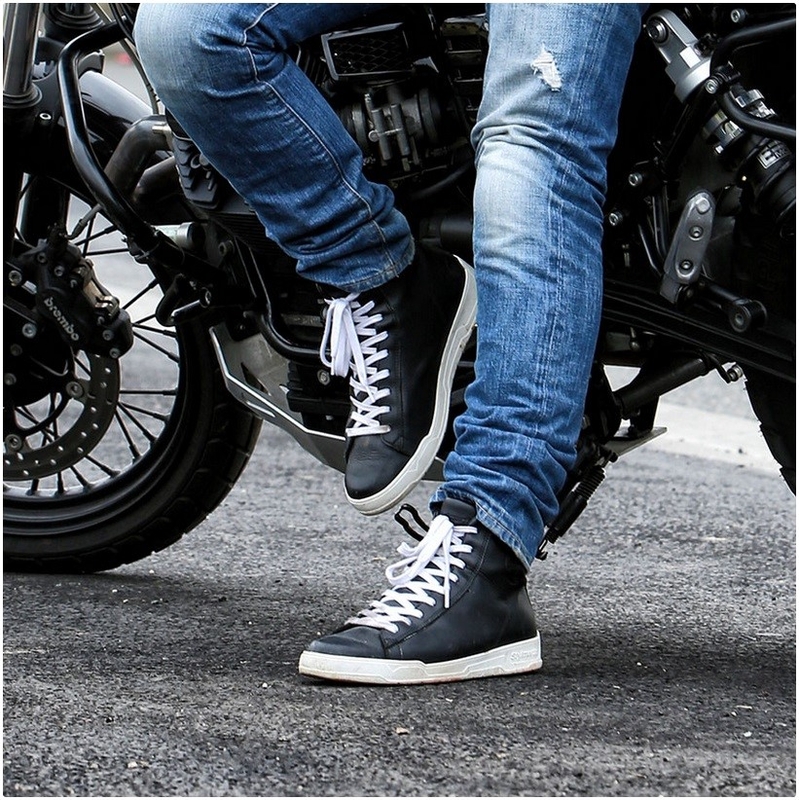 Czarno-białe buty motocyklowe Stylmartin Core