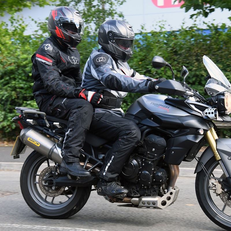 Biodrowy uchwyt pasażera na motocykl Oxford