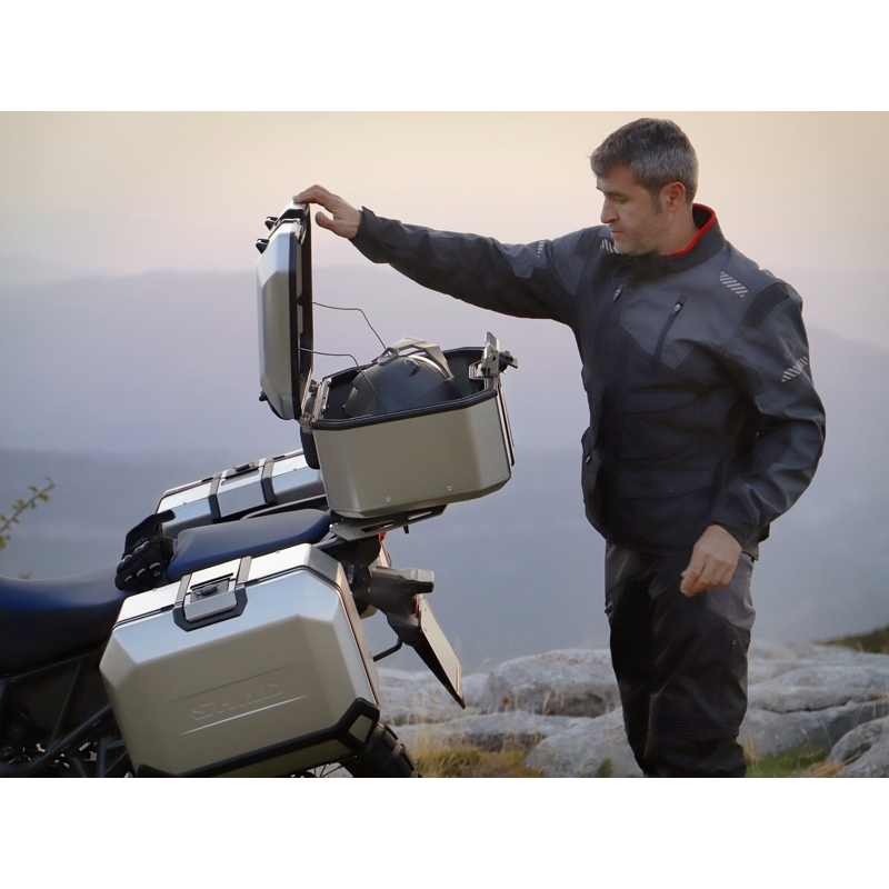 Complete set of aluminum cases SHAD TERRA, 48L topcase + 36L / 47L side cases, including mounting kit and plate SHAD MOTO GUZZI V 85 TT