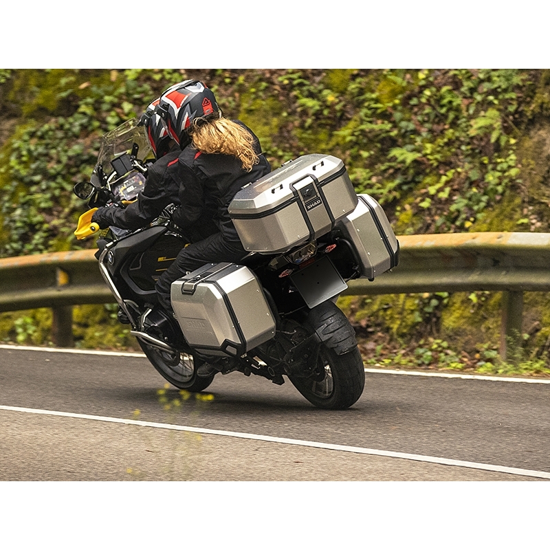 Complete set of aluminum cases SHAD TERRA, 55L topcase + 36L / 47L side cases, including mounting kit and plate SHAD BMW F 650 GS / F 700 GS/ F 800 GS (2008 - 2018)