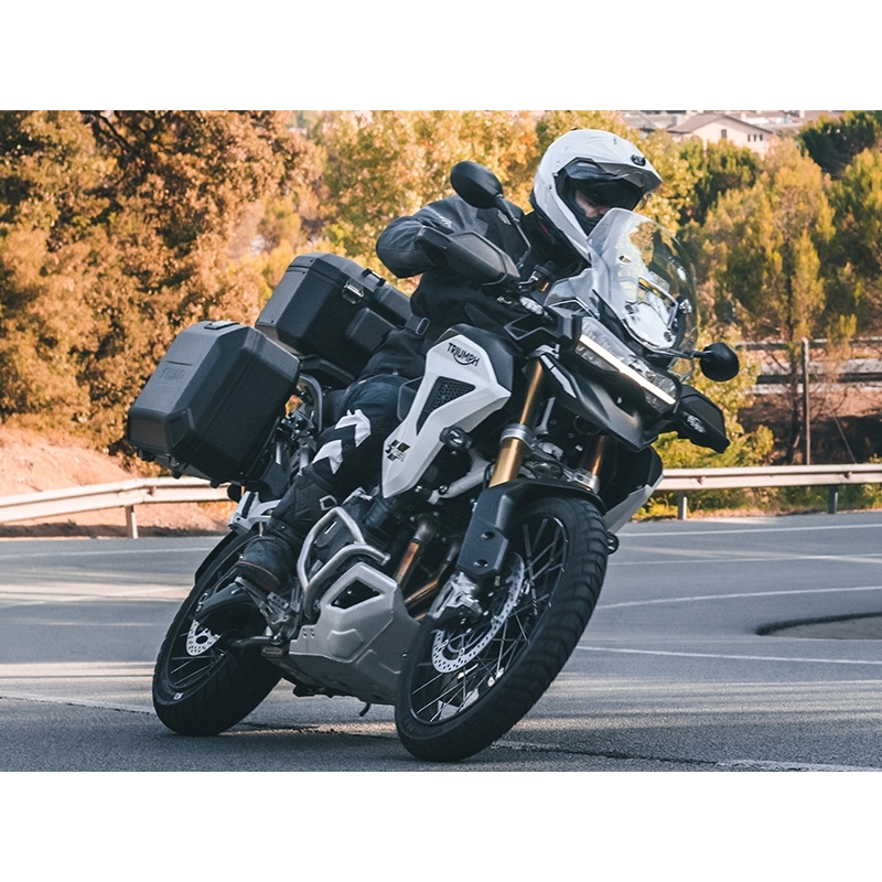 Complete set of SHAD TERRA TR40 adventure saddlebags and SHAD TERRA BLACK aluminium 55L topcase, including mounting kit SHAD CF Moto 800MT