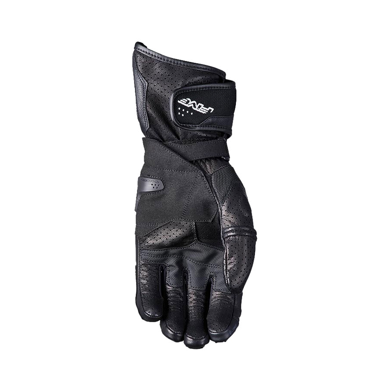 Pięć rękawic motocyklowych RFX4 EVO Airflow w kolorze czarnym