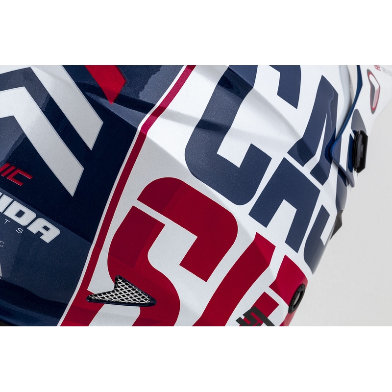 Dziecięcy kask motocrossowy Cassida Cross Cup Sonic Junior w kolorze czerwono-niebieskim-biało-czarnym