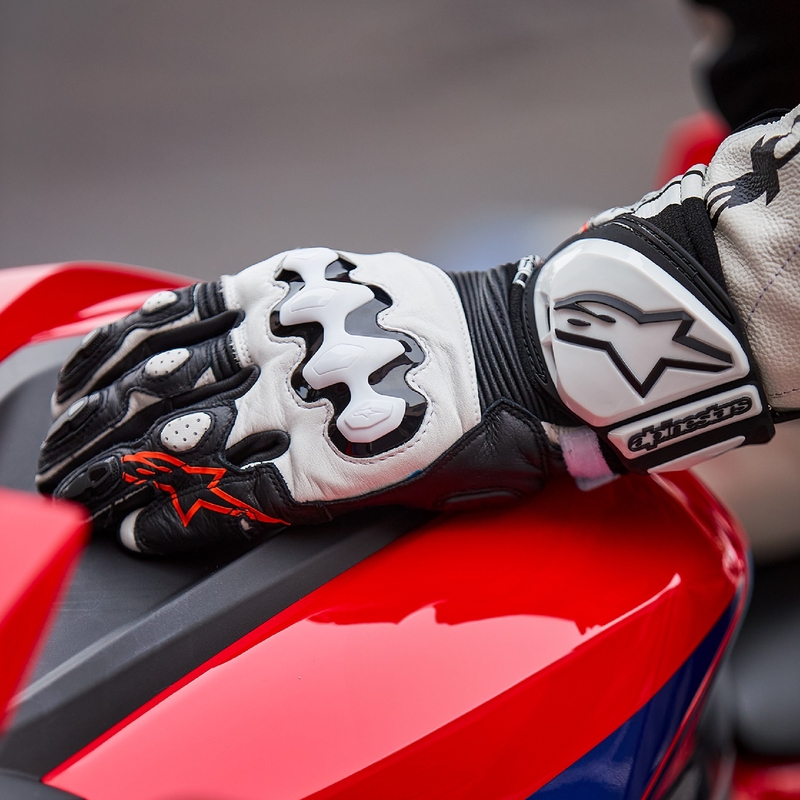 Rękawiczki motocyklowe Alpinestars GP PRO R 4 czarno-białe