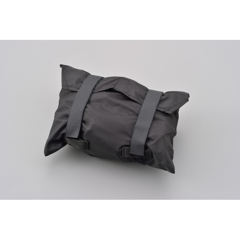 Elastyczna siatka bagażowa do motocykla z plastikowymi haczykami Daytona 60 x 60 cm czarna