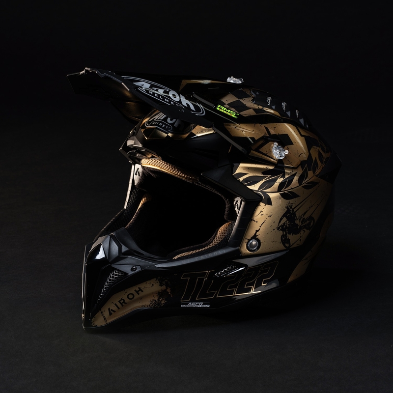 Kask motocrossowy Airoh Aviator 3.0 "TC 222 THE LEGEND" czarno-złoty