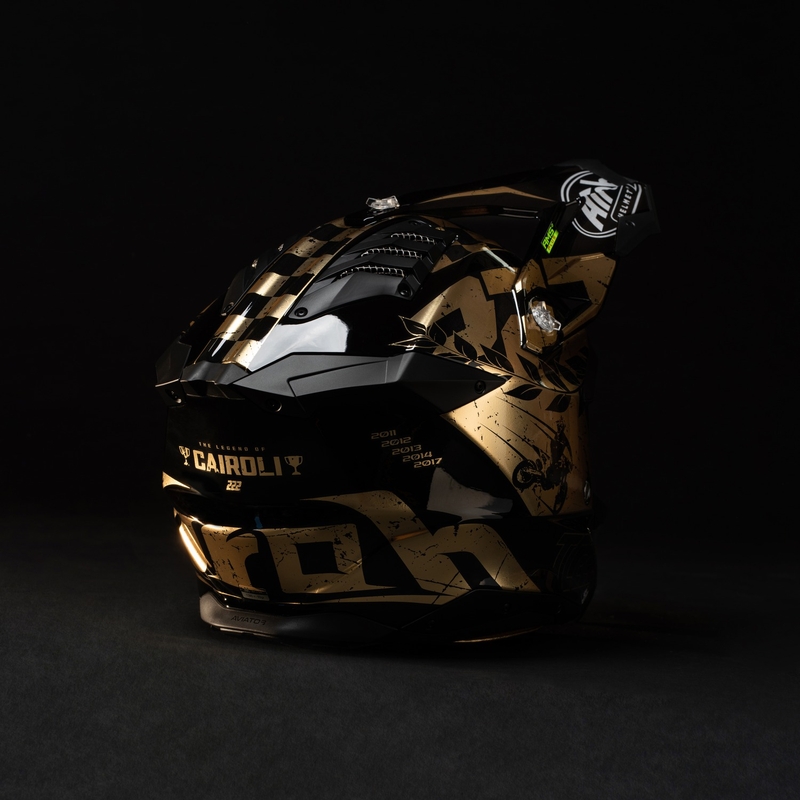 Kask motocrossowy Airoh Aviator 3.0 "TC 222 THE LEGEND" czarno-złoty