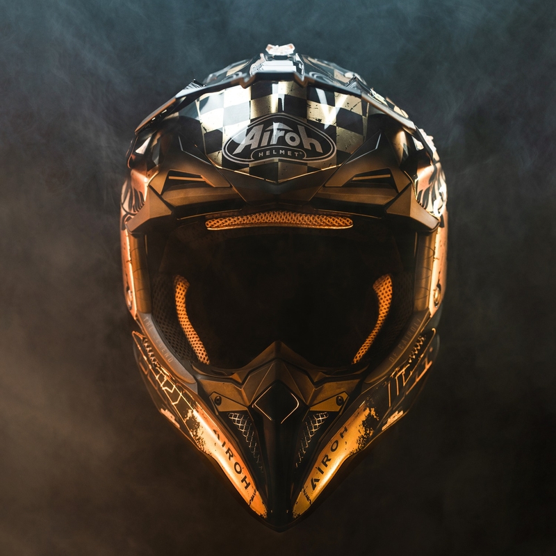 Kask motocrossowy Airoh Aviator 3.0 "TC 222 THE LEGEND" czarno-złoty