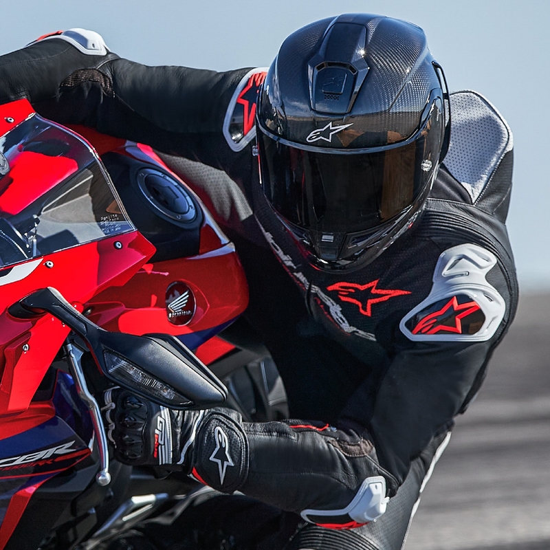 Alpinestars GP-R7 Jednoczęściowy skórzany kombinezon motocyklowy zgodny z technologią Tech-Air czarno-biało-fluo czerwony