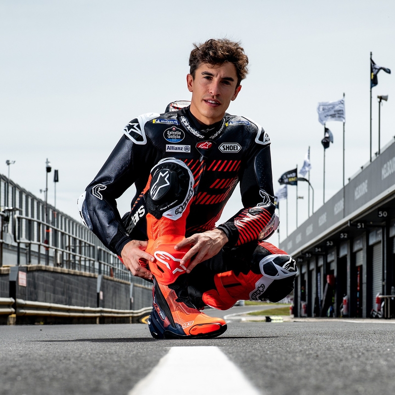 Buty motocyklowe Alpinestars Supertech R Vented Limited Edition MM93 Marc Marquez Fluo czerwono-niebiesko-czarne