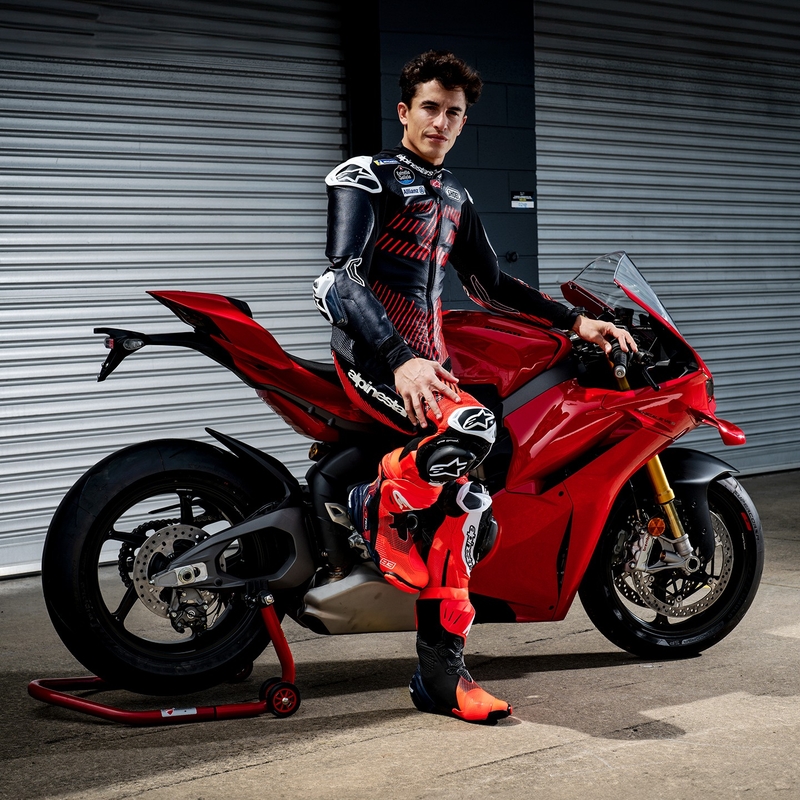 Buty motocyklowe Alpinestars Supertech R Vented Limited Edition MM93 Marc Marquez Fluo czerwono-niebiesko-czarne