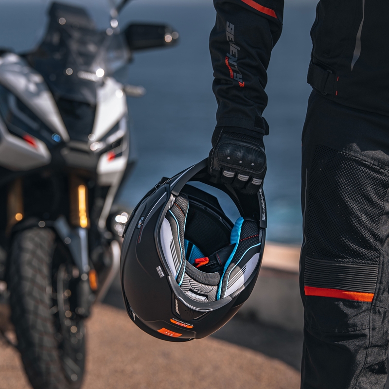 Kask otwarty z maską MT Streetfighter SV S Solid A1 czarny mat