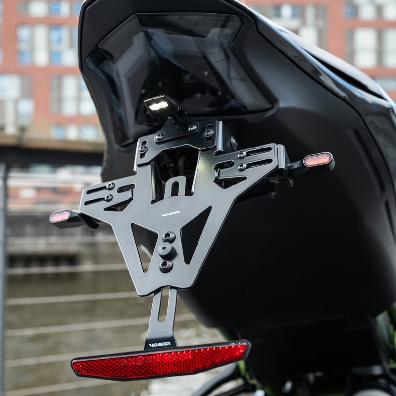 Uchwyt tablicy rejestracyjnej z podświetleniem Highsider Akron RS PRO Kawasaki ZX-6R czarny