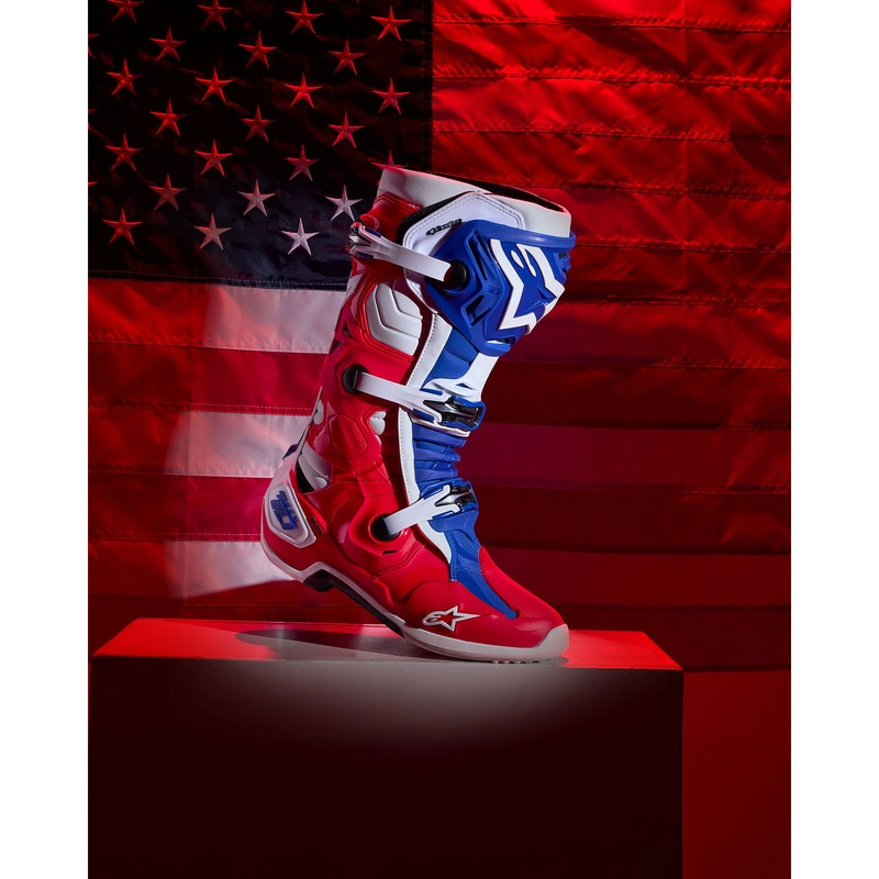 Buty motocyklowe Alpinestars Tech 10 Limited Edition FORTITUDE w kolorze biało-niebiesko-czerwonym