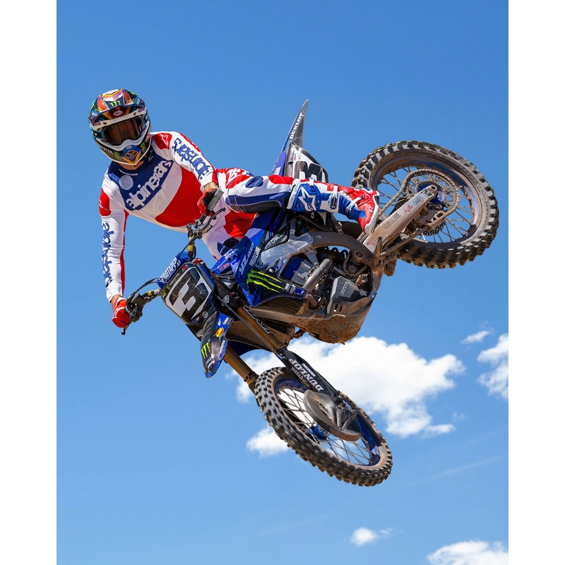Buty motocyklowe Alpinestars Tech 10 Limited Edition FORTITUDE w kolorze biało-niebiesko-czerwonym