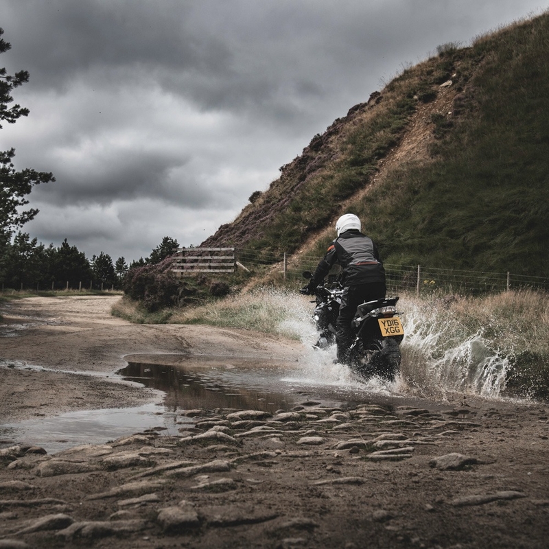 Kurtka motocyklowa Oxford Montreal 4.0 Dry2Dry™ czarno-szaro-czerwona