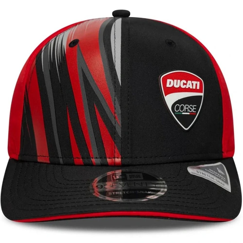 Czapka Ducati Corse 9SEVENTY z logo czerwono-czarnym