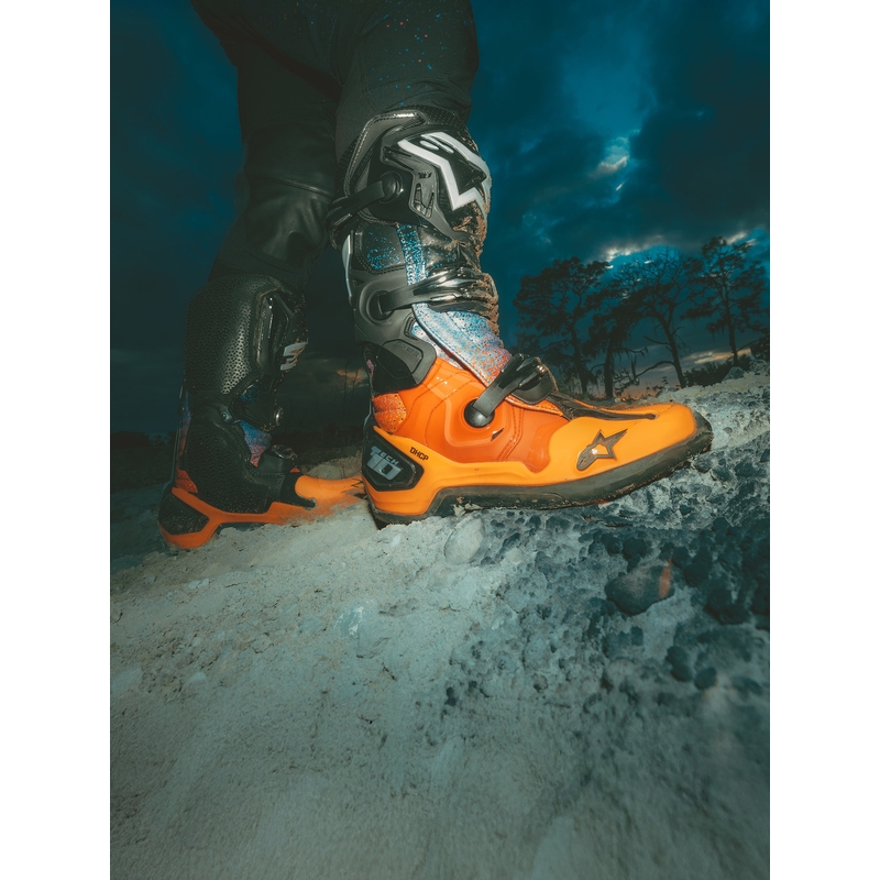 Buty motocyklowe Alpinestars Tech 10 Limited Edition Black Hole w kolorze czarnym