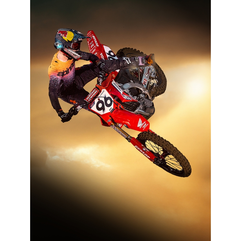 Kask motocrossowy Alpinestars Supertech S-M10 w limitowanej edycji Black Hole w kolorze czarnym