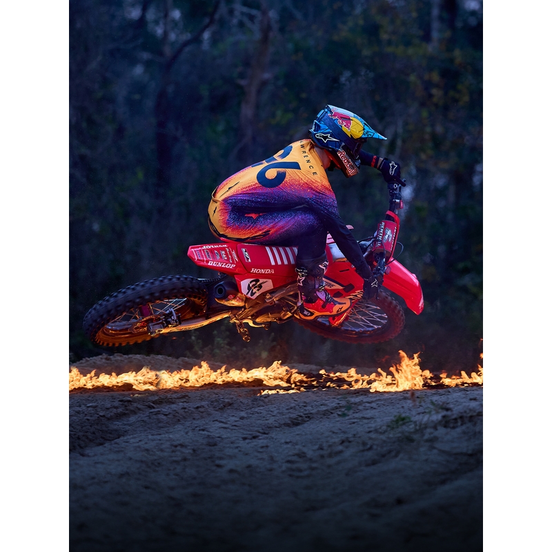 Kask motocrossowy Alpinestars Supertech S-M10 w limitowanej edycji Black Hole w kolorze czarnym