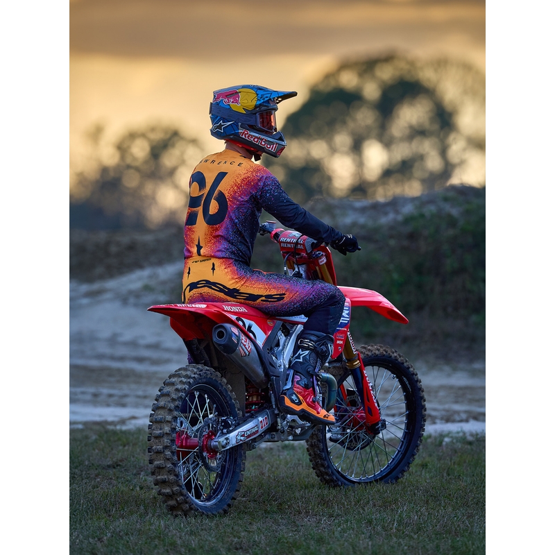 Kask motocrossowy Alpinestars Supertech S-M10 w limitowanej edycji Black Hole w kolorze czarnym