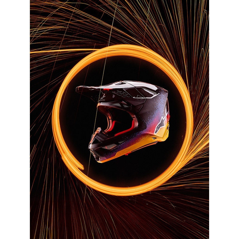 Kask motocrossowy Alpinestars Supertech S-M10 w limitowanej edycji Black Hole w kolorze czarnym