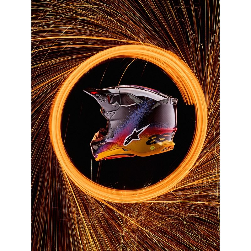Kask motocrossowy Alpinestars Supertech S-M10 w limitowanej edycji Black Hole w kolorze czarnym