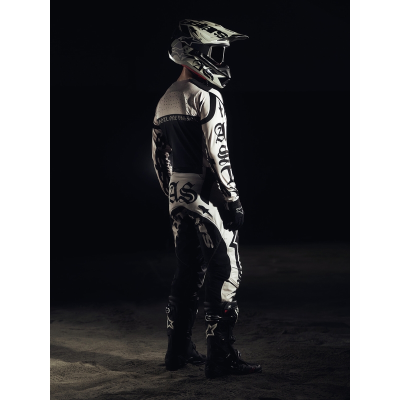 Kask motocrossowy Alpinestars Supertech S-M7 w limitowanej edycji Wolf Dust sand-black
