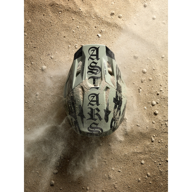 Kask motocrossowy Alpinestars Supertech S-M7 w limitowanej edycji Wolf Dust sand-black