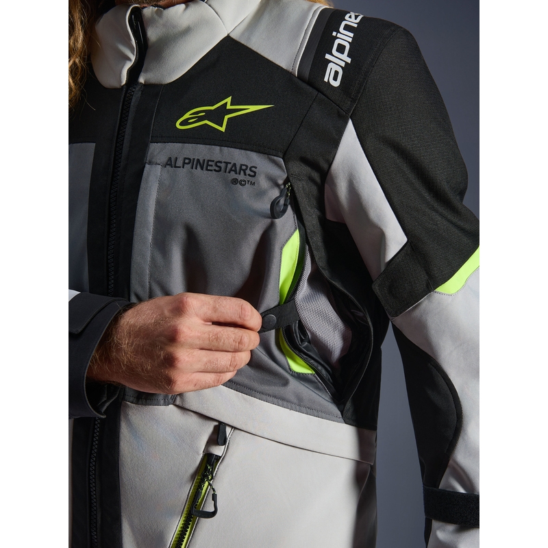 Kurtka motocyklowa Alpinestars Andes V4 Drystar w kolorze ciemnoszarym, jasnoszarym, czarnym i fluorescencyjnym żółtym