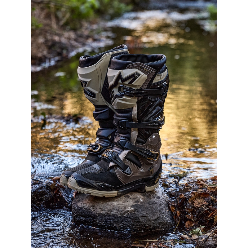 Buty motocyklowe Alpinestars TECH 7 Enduro Drystar w kolorze czarno-ciemnoszarym-złotym