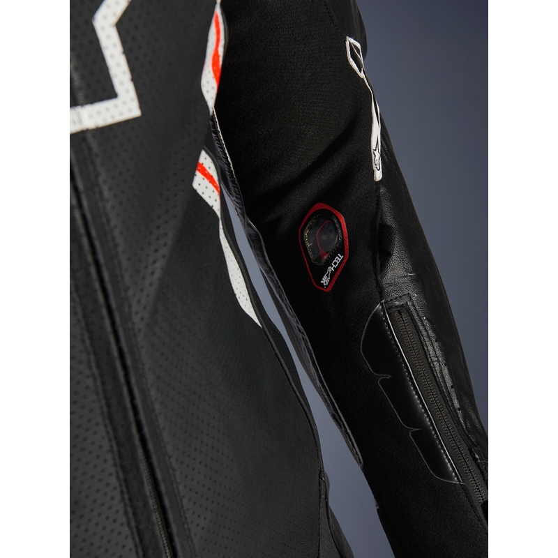 Jednoczęściowy skórzany kombinezon motocyklowy Alpinestars GP TECH V5 w kolorze czarno-biało-fluo-czerwonym