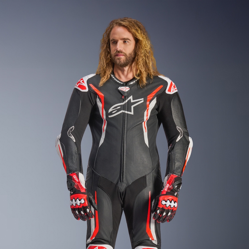 Jednoczęściowy skórzany kombinezon motocyklowy Alpinestars GP TECH V5 w kolorze czarno-biało-fluo-czerwonym