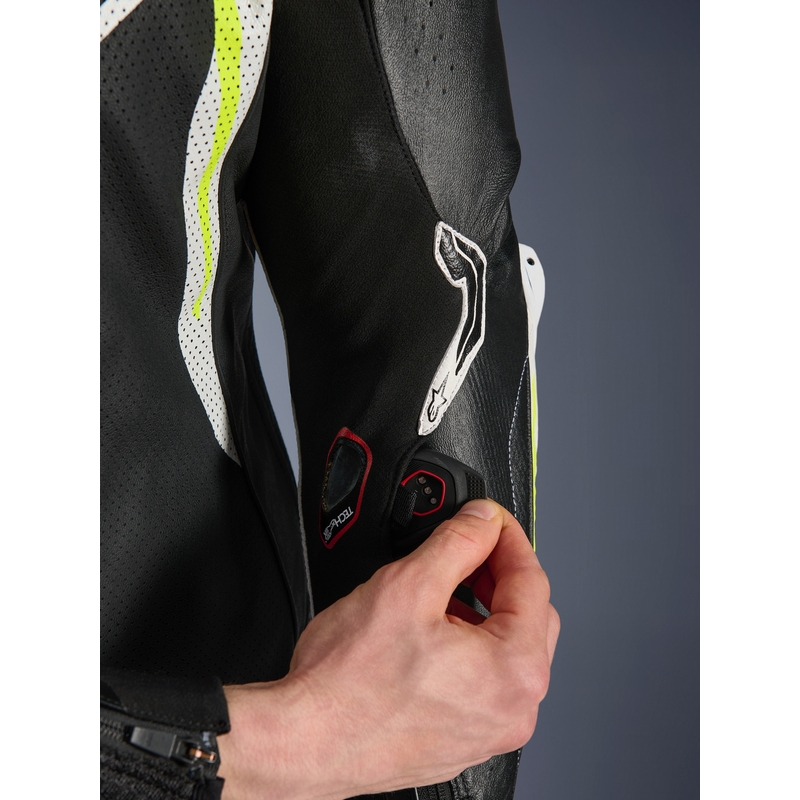 Jednoczęściowy skórzany kombinezon motocyklowy Alpinestars GP TECH V5 w kolorze czarno-biało-fluo-żółtym