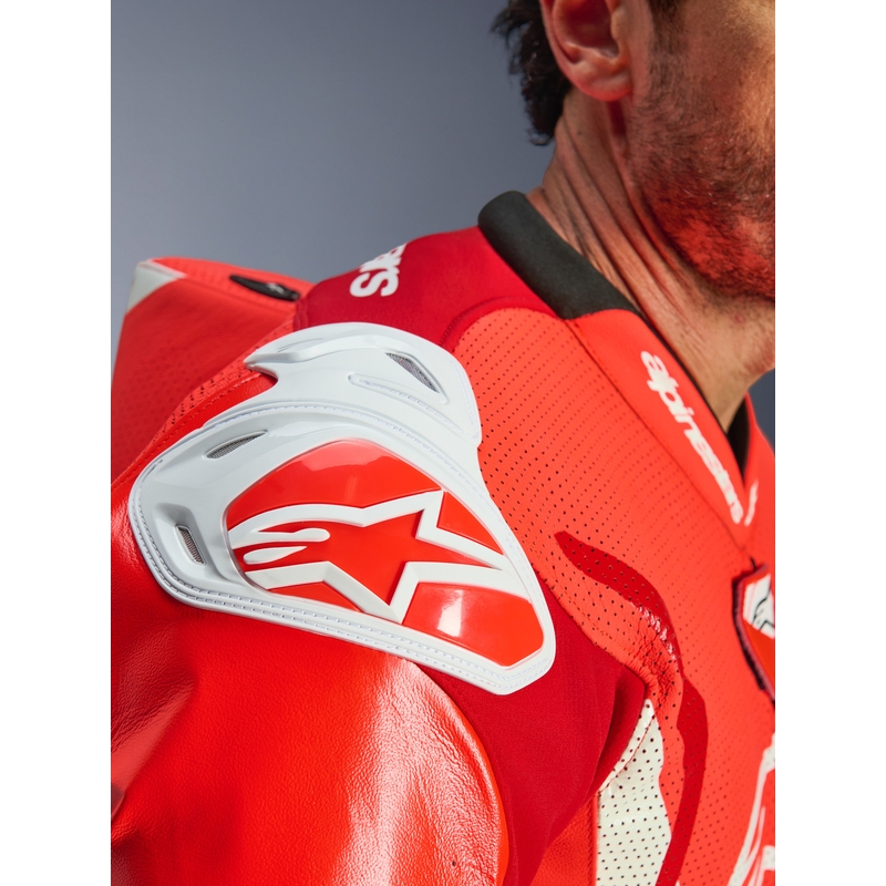 Jednoczęściowy skórzany kombinezon motocyklowy Alpinestars GP TECH V5 w kolorze czerwono-czerwono-białym fluo