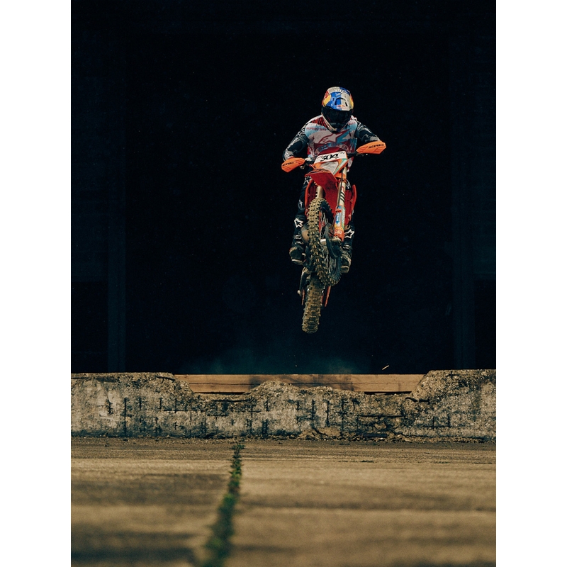 Kask motocrossowy Alpinestars Supertech S-M7 w limitowanej edycji Beast Coast w kolorze szaro-czarno-pomarańczowym