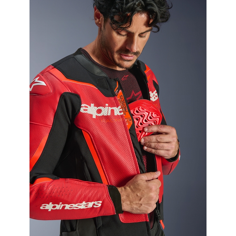 Kurtka motocyklowa skórzana Alpinestars GP Force V2 Airflow w kolorze czerwono-czarno-białym fluo