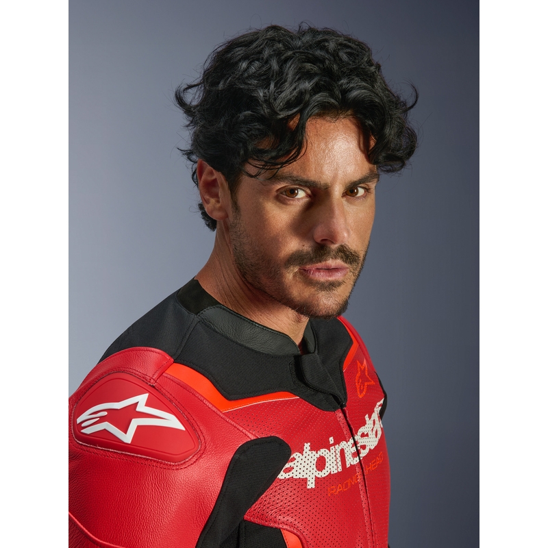 Kurtka motocyklowa skórzana Alpinestars GP Force V2 Airflow w kolorze czerwono-czarno-białym fluo
