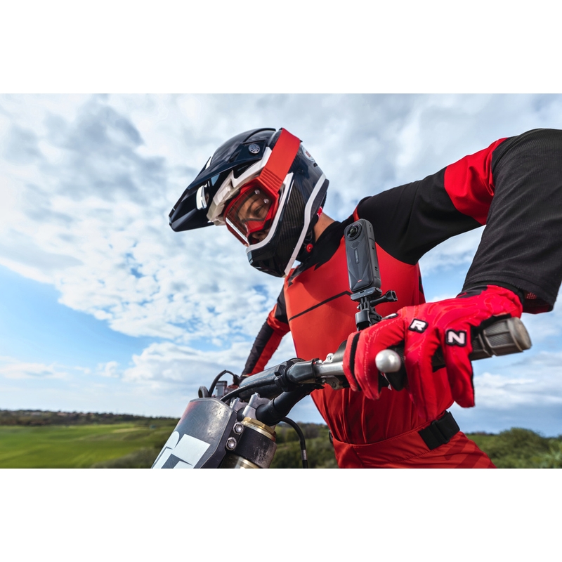 Kamera sportowa Insta360 X5 Motorcycle Bundle w kolorze czarnym