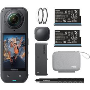 Zestaw Insta360 X5 Essentials z kamerą sportową w kolorze czarnym
