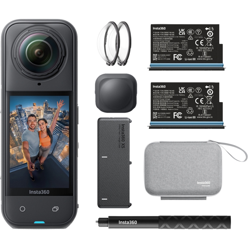 Zestaw Insta360 X5 Essentials z kamerą sportową w kolorze czarnym