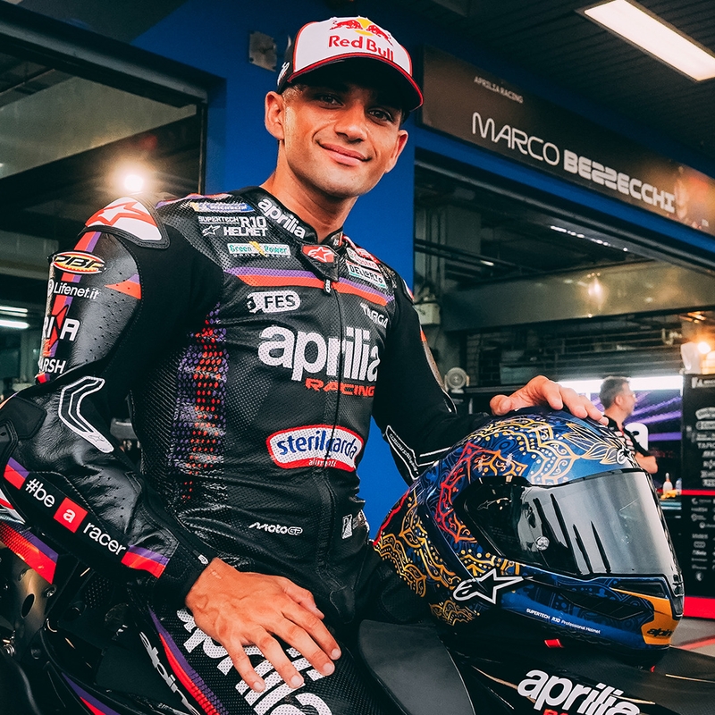 Kask motocyklowy integralny Alpinestars Supertech R10 Marthainator edycja limitowana JORGE MARTIN niebieski perłowo-złoty czerwony