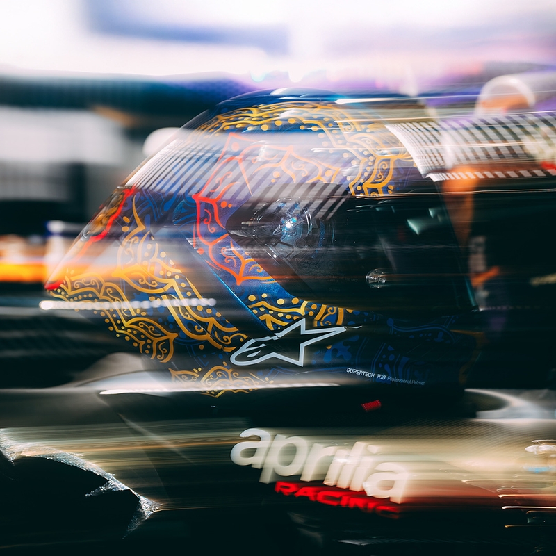 Kask motocyklowy integralny Alpinestars Supertech R10 Marthainator edycja limitowana JORGE MARTIN niebieski perłowo-złoty czerwony